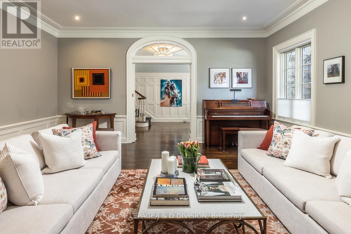 17 Parkwood Avenue, Toronto, Ontario  M4V 2W9 - Photo 7 - C13003814