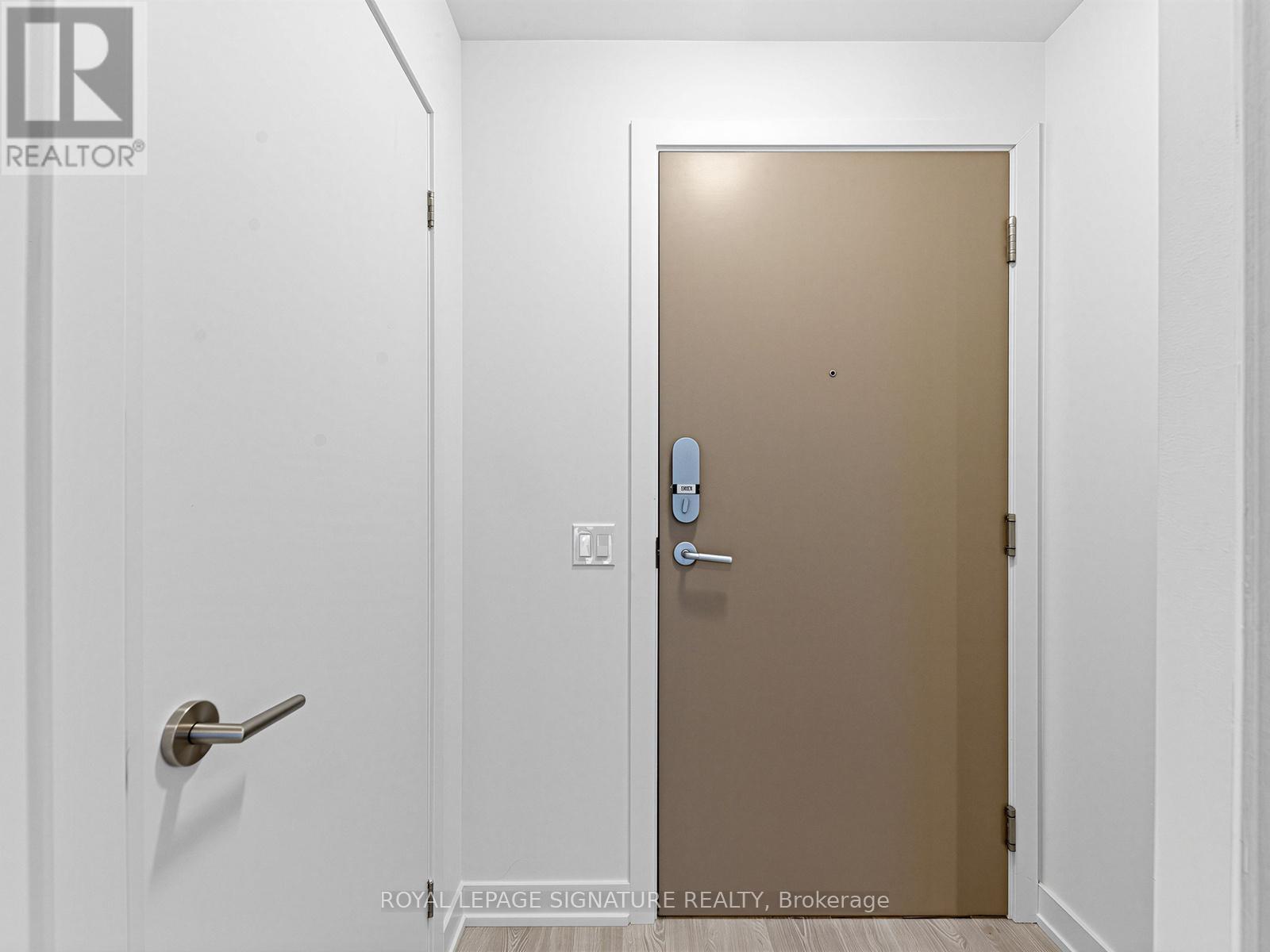 1401 - 5 Quarrington Lane, Toronto, Ontario  M3C 0S5 - Photo 5 - C13003938