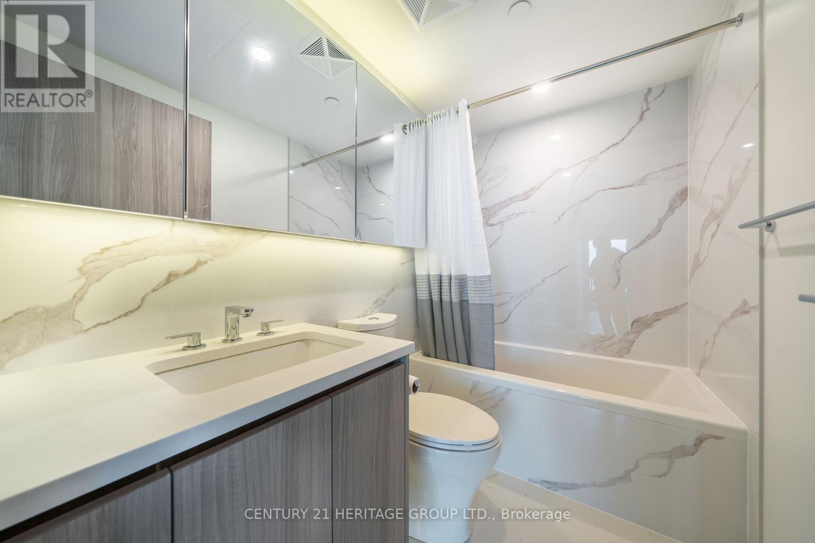 6501 - 1 Concord Cityplace Way, Toronto, Ontario  M5V 0X3 - Photo 11 - C13003974