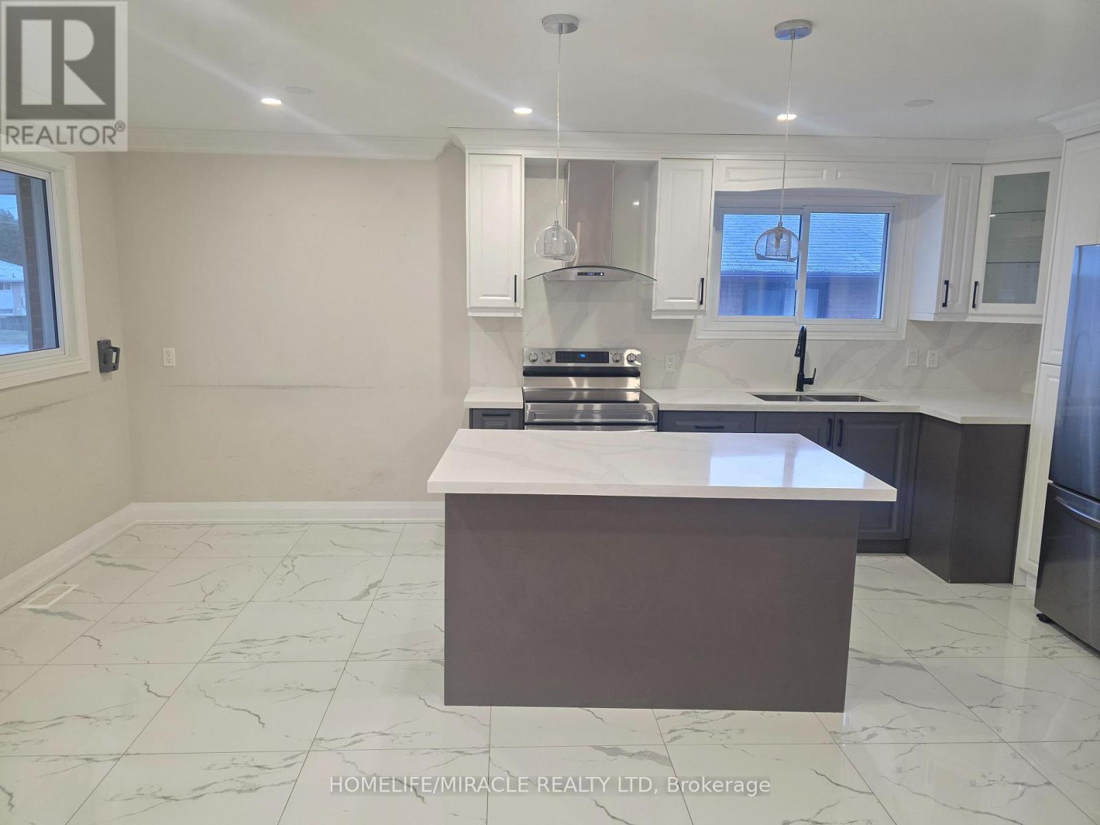 134 Keewatin Street S, Oshawa, Ontario  L1H 6Z3 - Photo 3 - E13003824