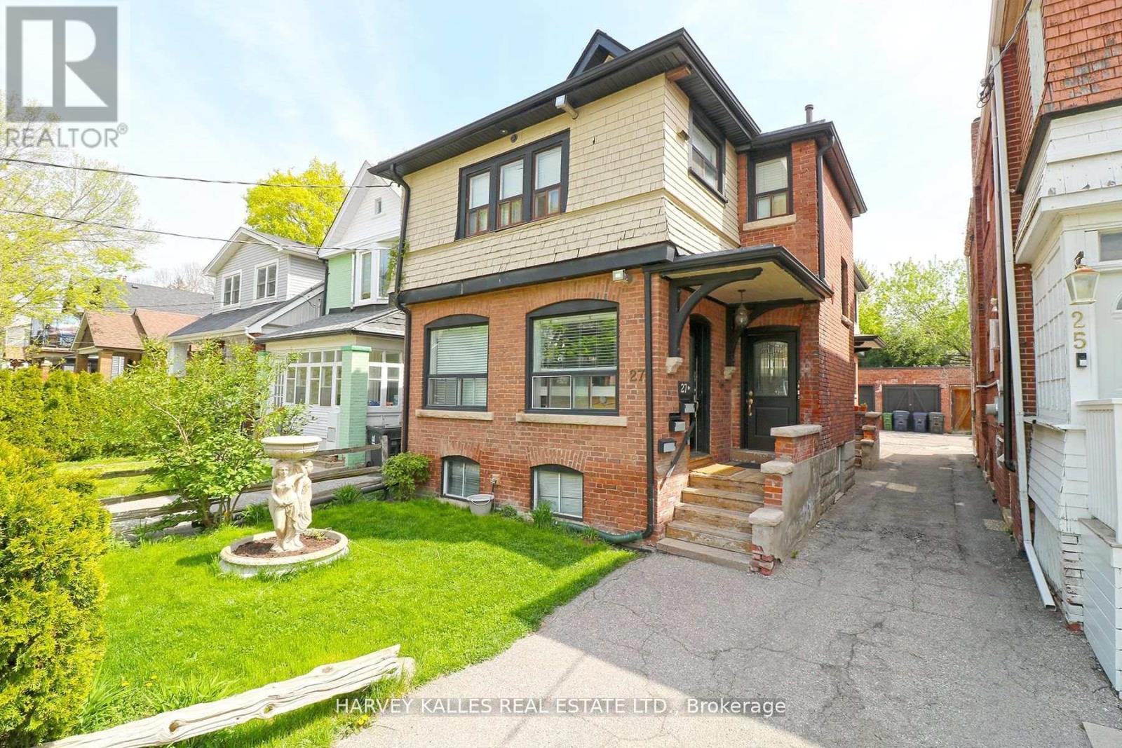 5 - 27 Hiawatha Road, Toronto, Ontario  M4L 2X7 - Photo 1 - E13004000