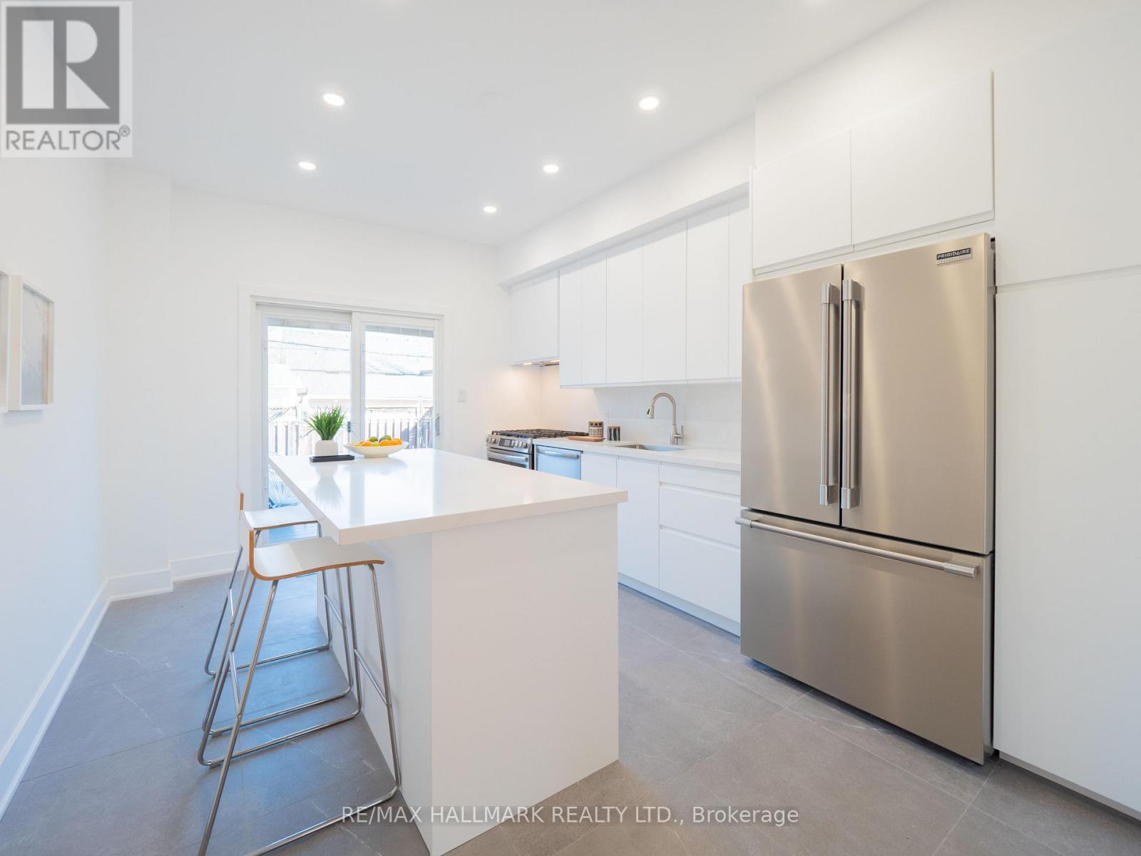 26 Sparkhall Avenue, Toronto, Ontario  M4K 1G5 - Photo 18 - E13004030