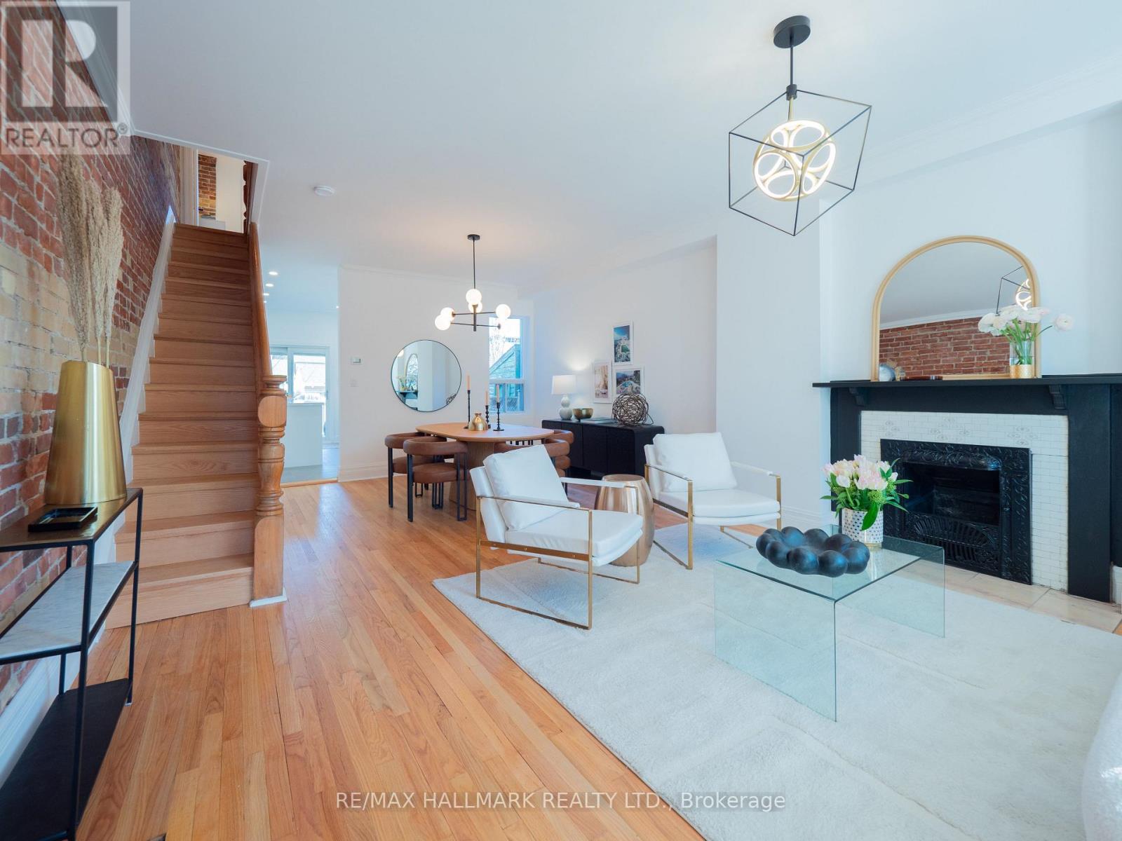 26 Sparkhall Avenue, Toronto, Ontario  M4K 1G5 - Photo 4 - E13004030