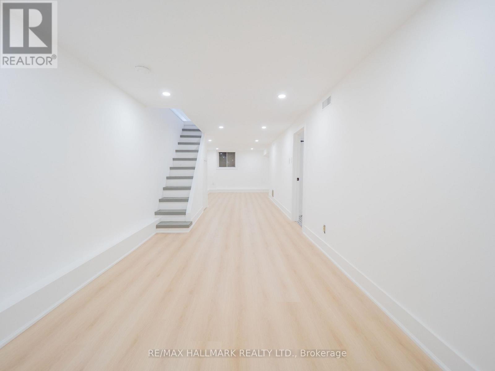 26 Sparkhall Avenue, Toronto, Ontario  M4K 1G5 - Photo 42 - E13004030