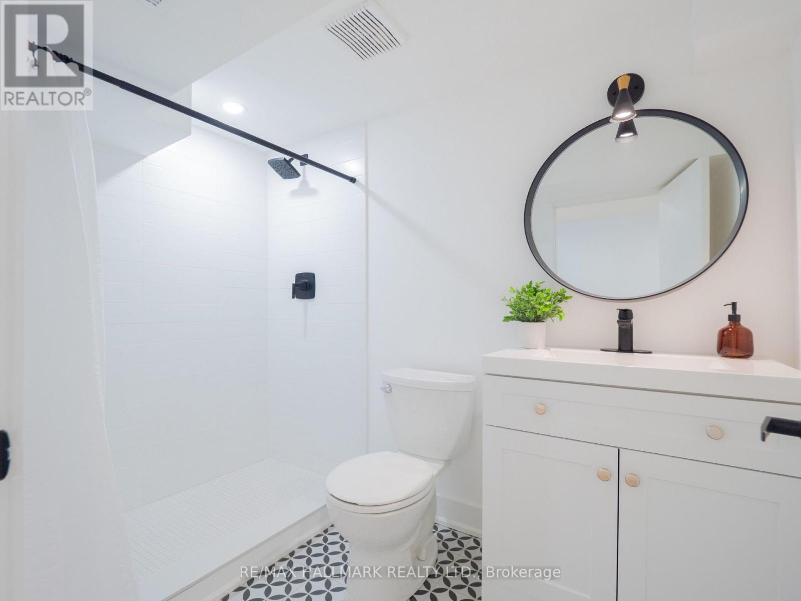 26 Sparkhall Avenue, Toronto, Ontario  M4K 1G5 - Photo 44 - E13004030