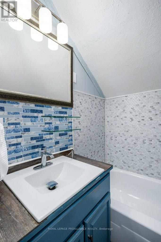 17 Meyers Street, Quinte West, Ontario  K8V 1W5 - Photo 21 - X13003560