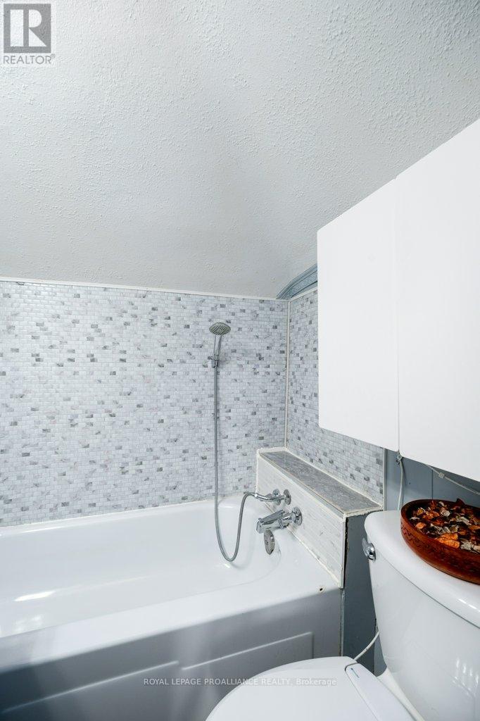 17 Meyers Street, Quinte West, Ontario  K8V 1W5 - Photo 22 - X13003560