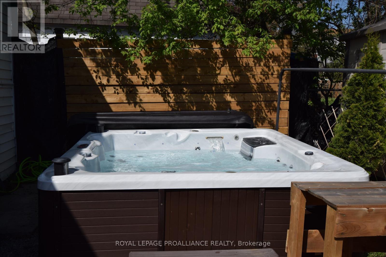 17 Meyers Street, Quinte West, Ontario  K8V 1W5 - Photo 28 - X13003560