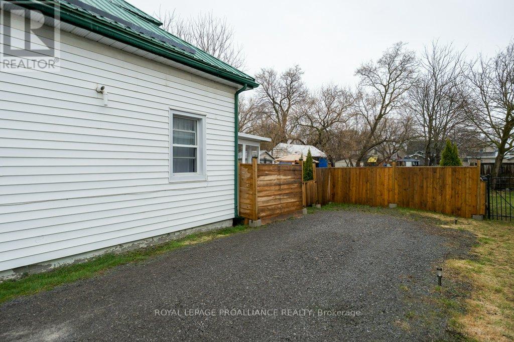 17 Meyers Street, Quinte West, Ontario  K8V 1W5 - Photo 32 - X13003560