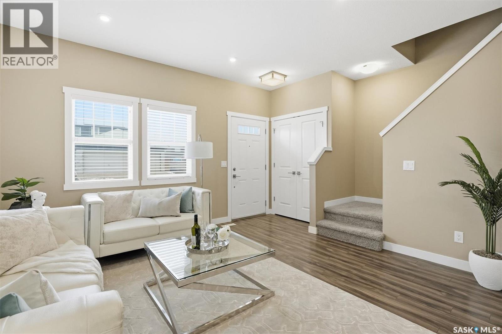 1216 Pringle Way, Saskatoon, Saskatchewan  S7T 0X5 - Photo 5 - SK033036