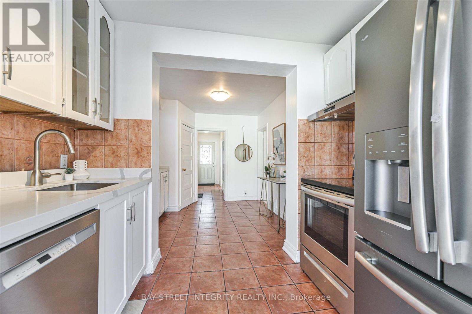 5 Regent Street, Toronto, Ontario  M6N 3N6 - Photo 10 - W13003802