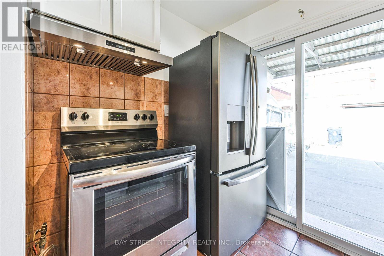 5 Regent Street, Toronto, Ontario  M6N 3N6 - Photo 11 - W13003802