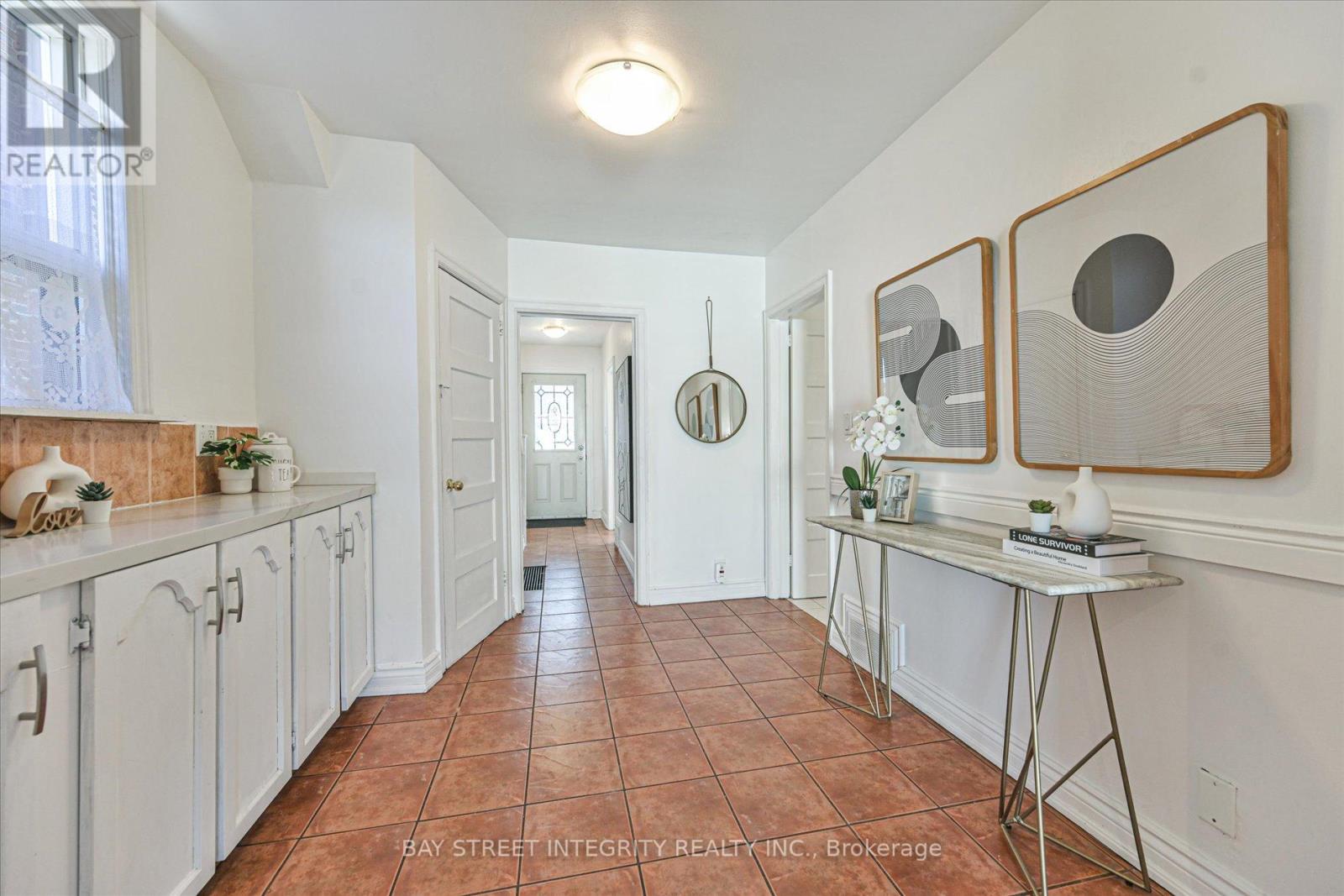 5 Regent Street, Toronto, Ontario  M6N 3N6 - Photo 8 - W13003802