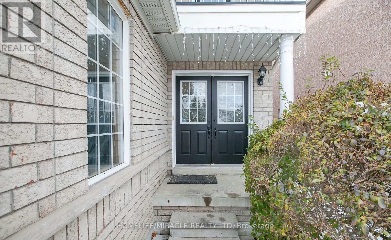 29 Dewridge Court, Brampton, Ontario  L6R 3C1 - Photo 3 - W13003868