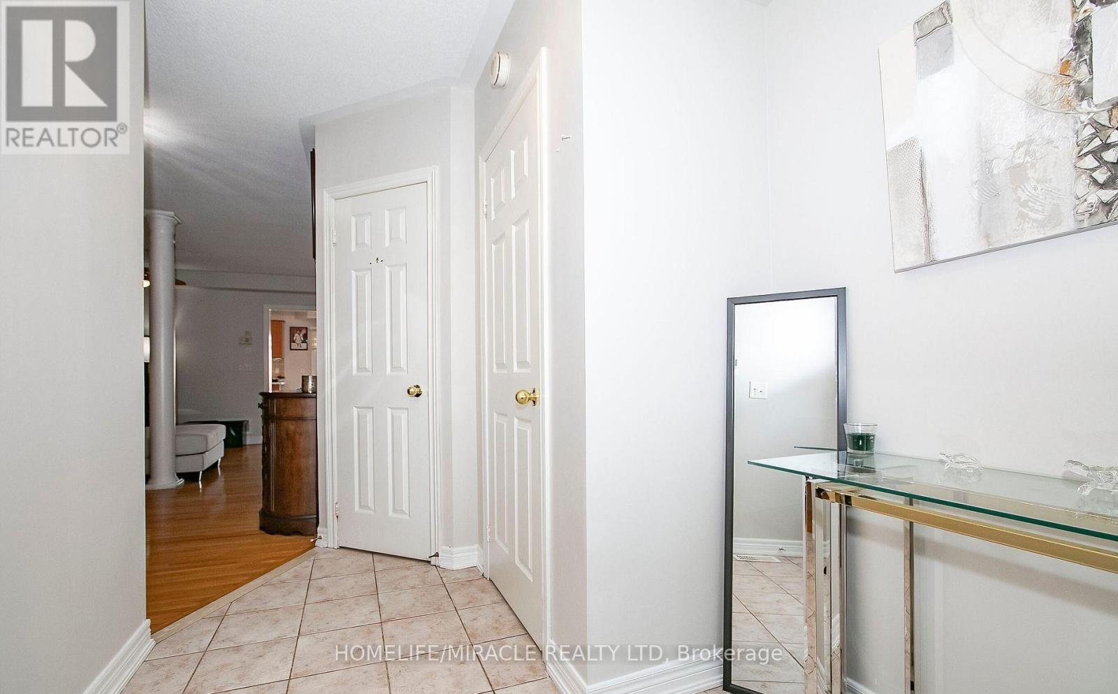 29 Dewridge Court, Brampton, Ontario  L6R 3C1 - Photo 5 - W13003868