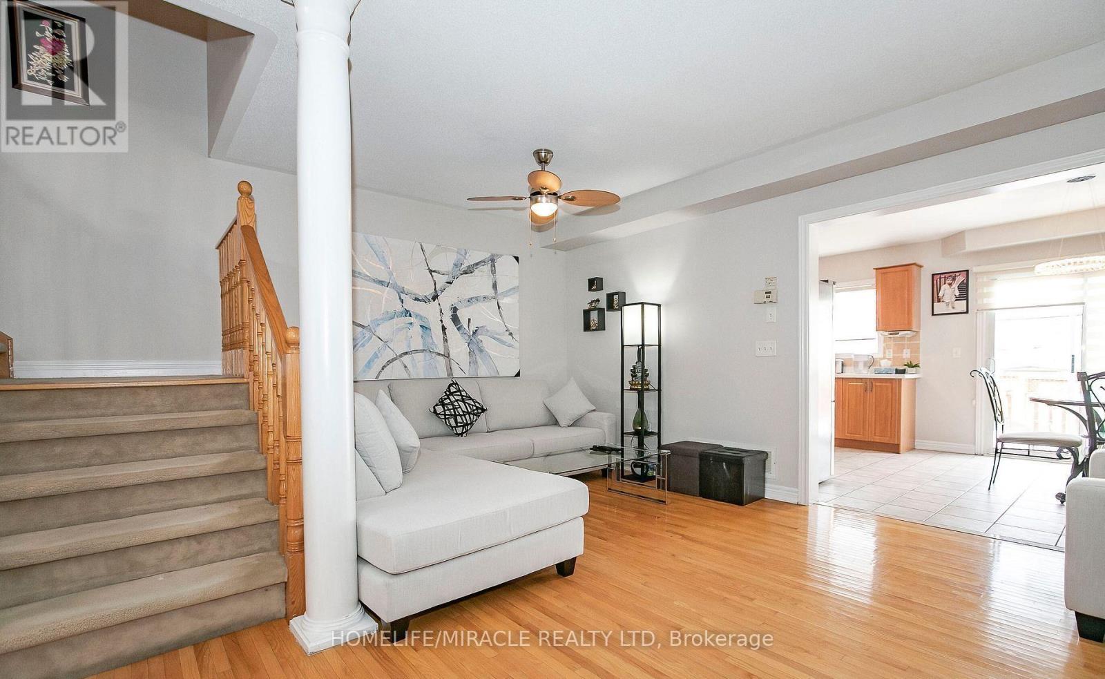 29 Dewridge Court, Brampton, Ontario  L6R 3C1 - Photo 7 - W13003868