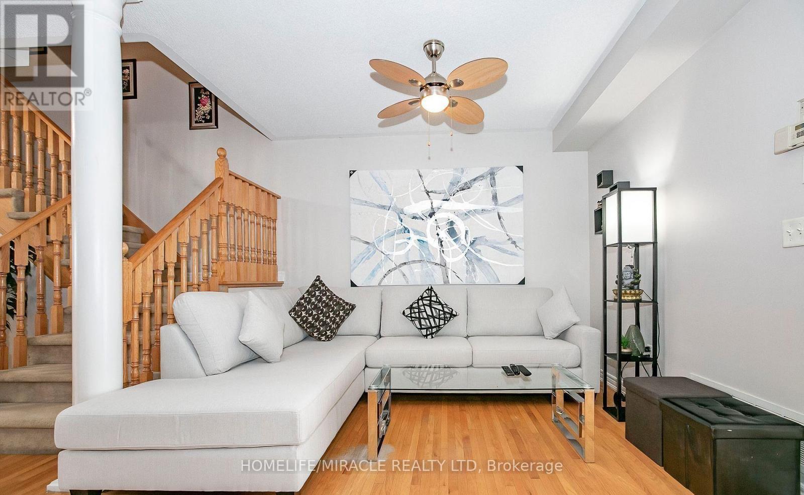 29 Dewridge Court, Brampton, Ontario  L6R 3C1 - Photo 8 - W13003868