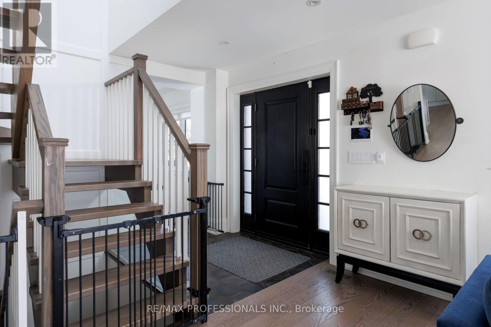 9 Bernice Avenue, Toronto, Ontario  M8Y 1Z5 - Photo 6 - W13003874