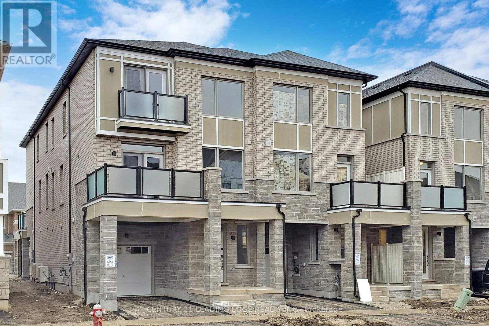 66 Melmar Street, Brampton, Ontario  L7A 5K8 - Photo 2 - W13003898