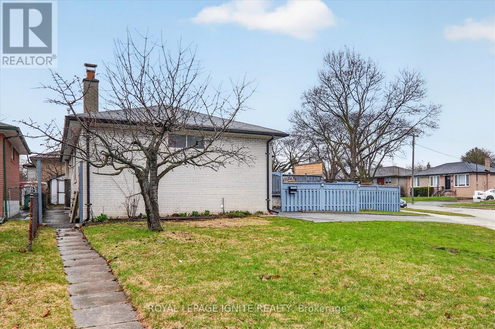 56 Frost Street, Toronto, Ontario  M9W 1Y8 - Photo 3 - W13003988