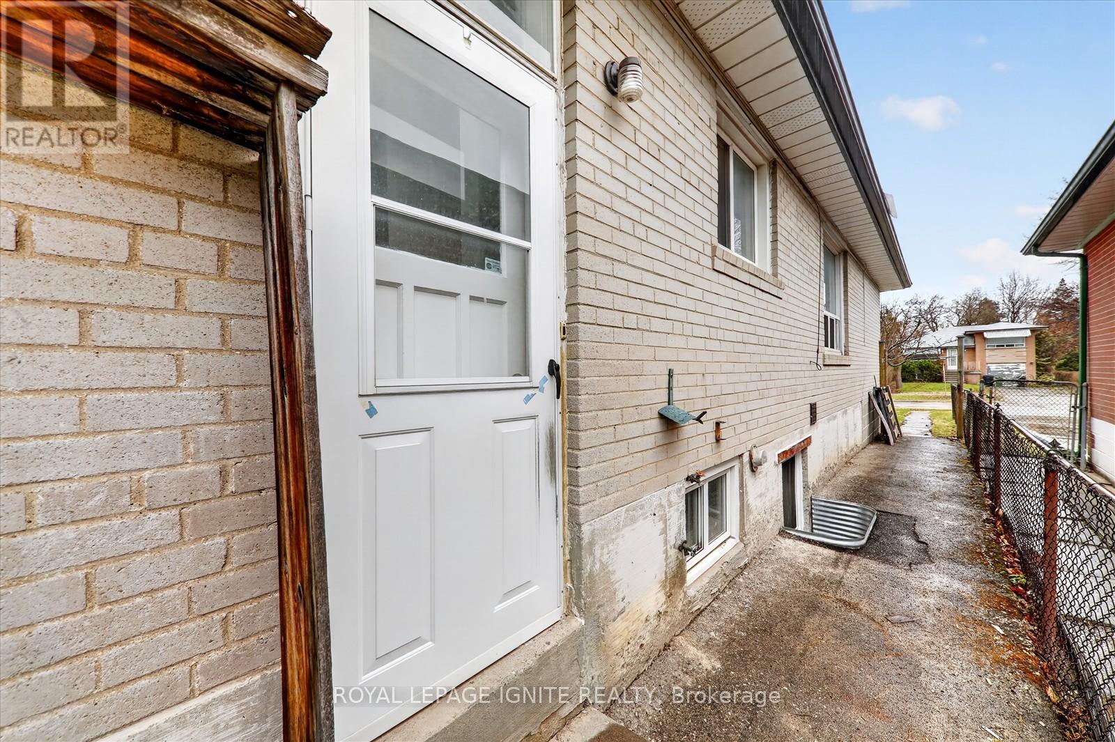 56 Frost Street, Toronto, Ontario  M9W 1Y8 - Photo 5 - W13003988