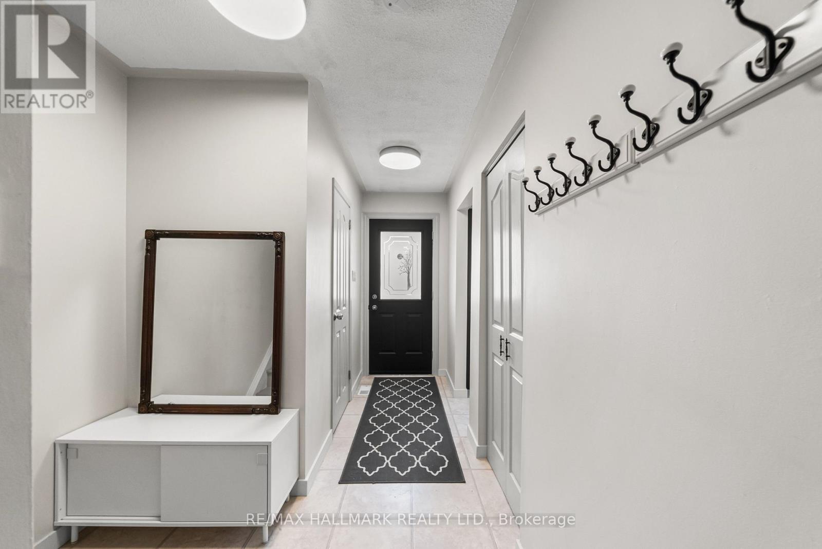 619 Timber Lane, Burlington, Ontario  L7L 4B1 - Photo 2 - W13003992