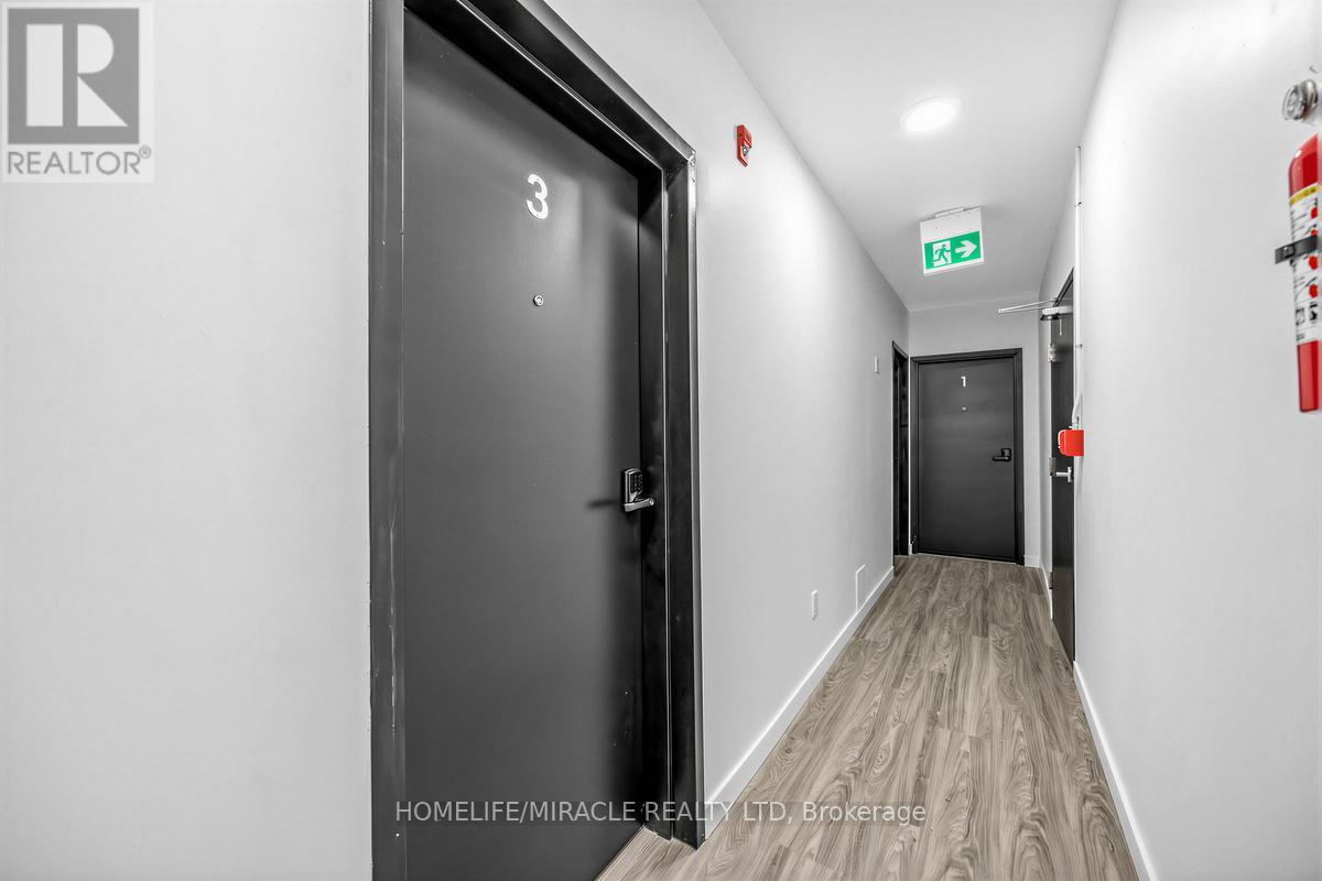 3 - 148 Glenlake Avenue, Toronto, Ontario  M6P 1E7 - Photo 4 - W13004014