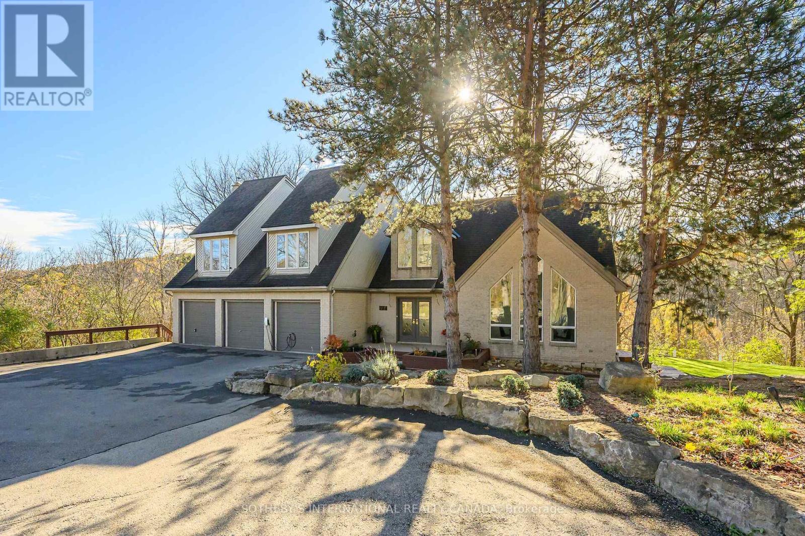 774 Old Dundas Road, Hamilton, Ontario  L9H 5E3 - Photo 1 - X13003838