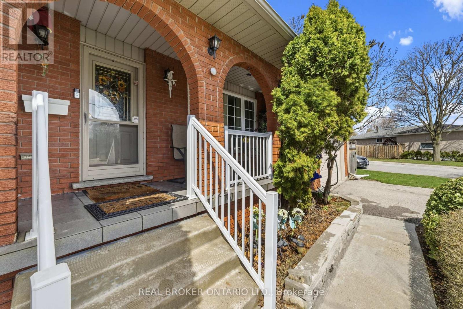 122 Green Cedar Drive, Hamilton, Ontario  L9C 6W6 - Photo 3 - X13003916