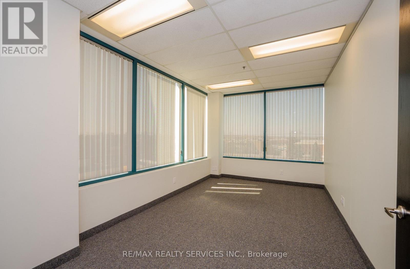 303 - 989 Derry Road, Mississauga, Ontario  L5T 2J8 - Photo 17 - W12996420