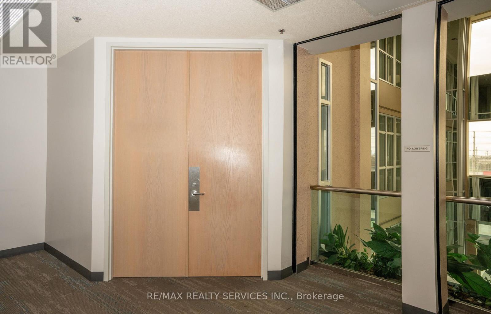 303 - 989 Derry Road, Mississauga, Ontario  L5T 2J8 - Photo 6 - W12996420