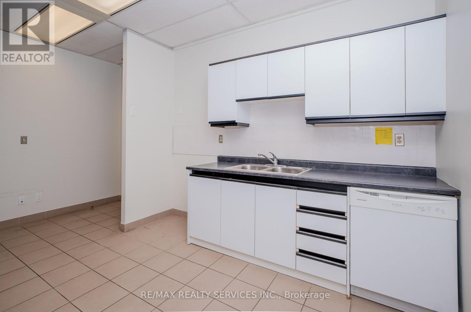 303 - 989 Derry Road, Mississauga, Ontario  L5T 2J8 - Photo 38 - W12996420