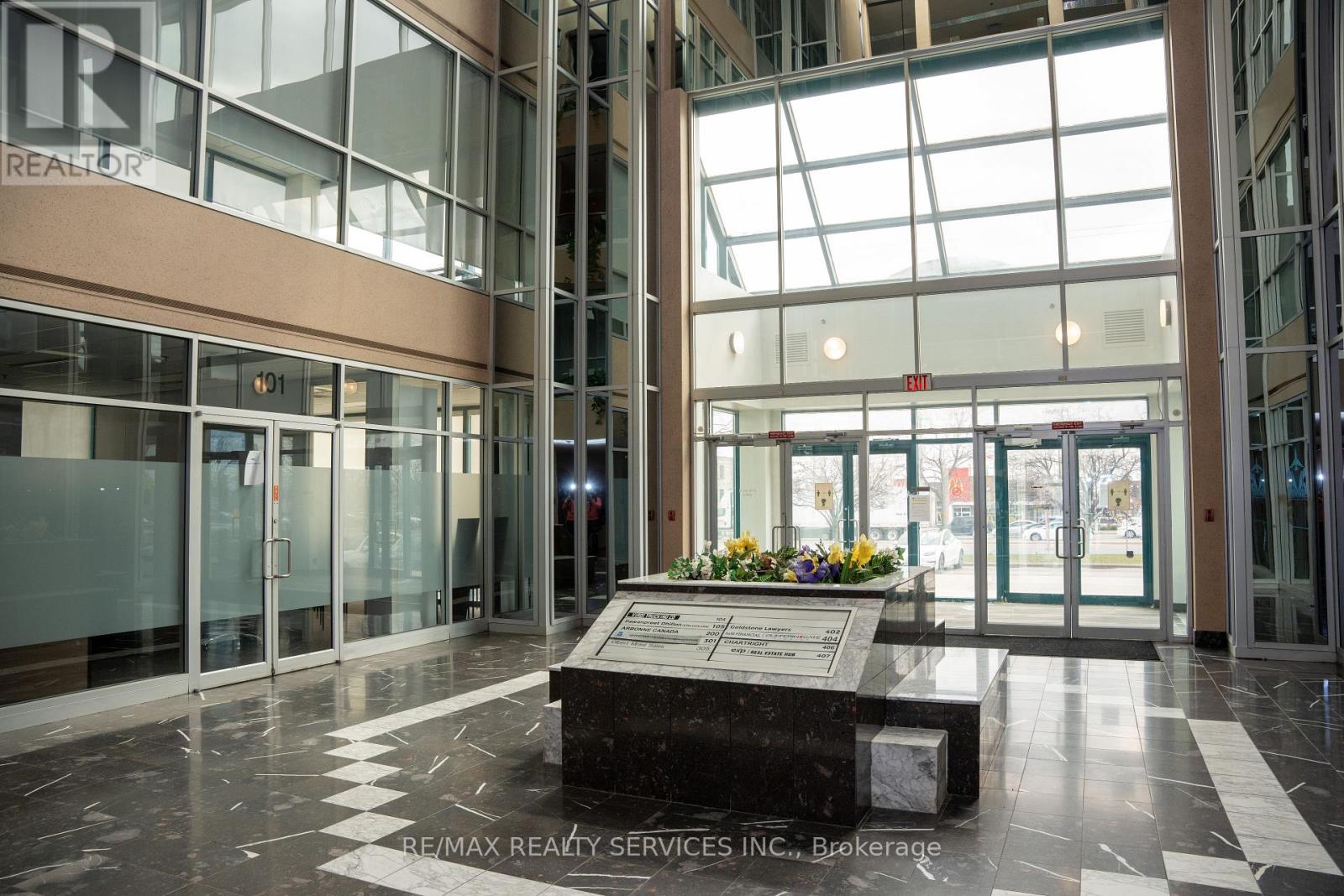 303 - 989 Derry Road, Mississauga, Ontario  L5T 2J8 - Photo 4 - W12996420