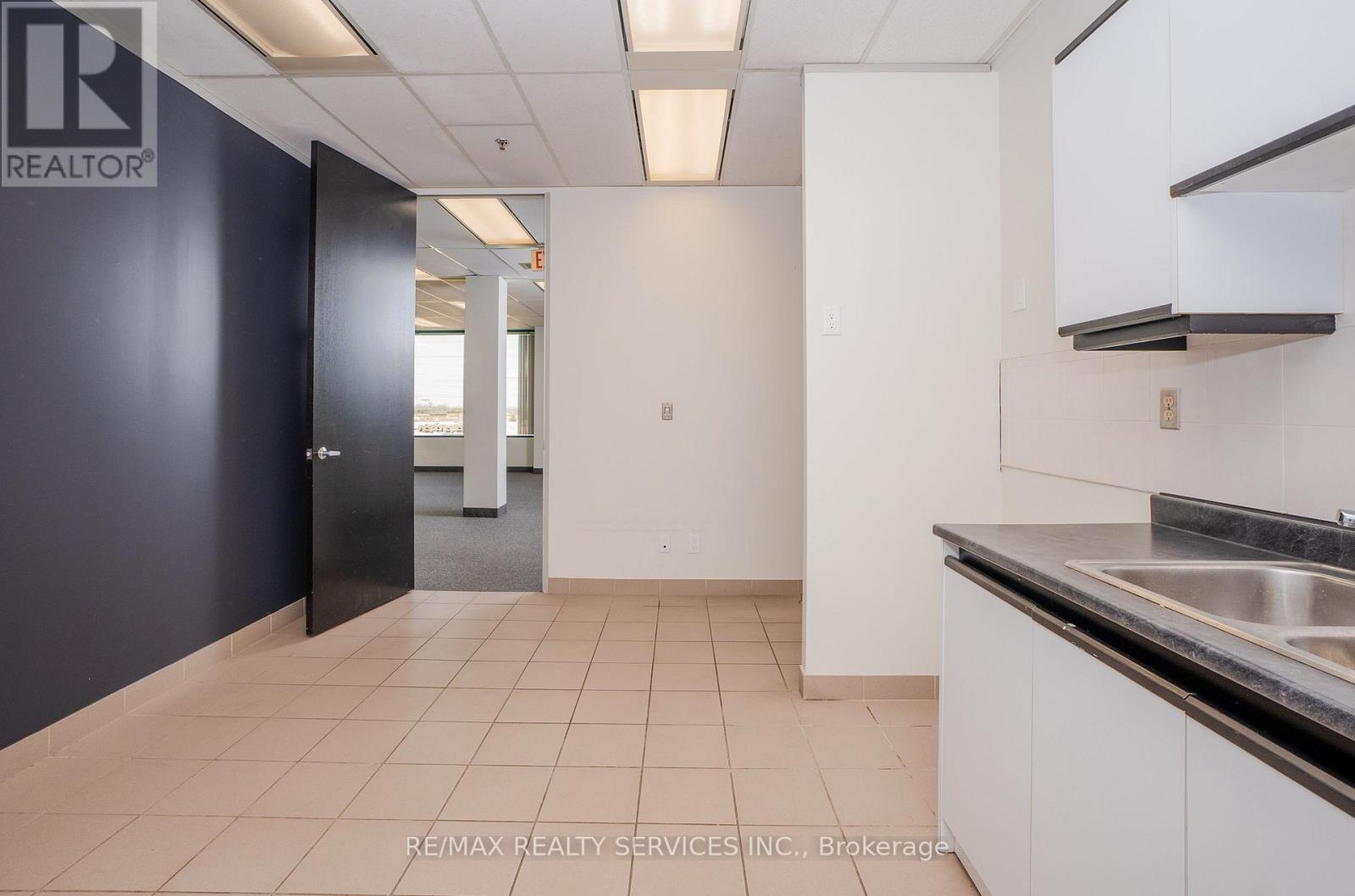 303 - 989 Derry Road, Mississauga, Ontario  L5T 2J8 - Photo 37 - W12996420