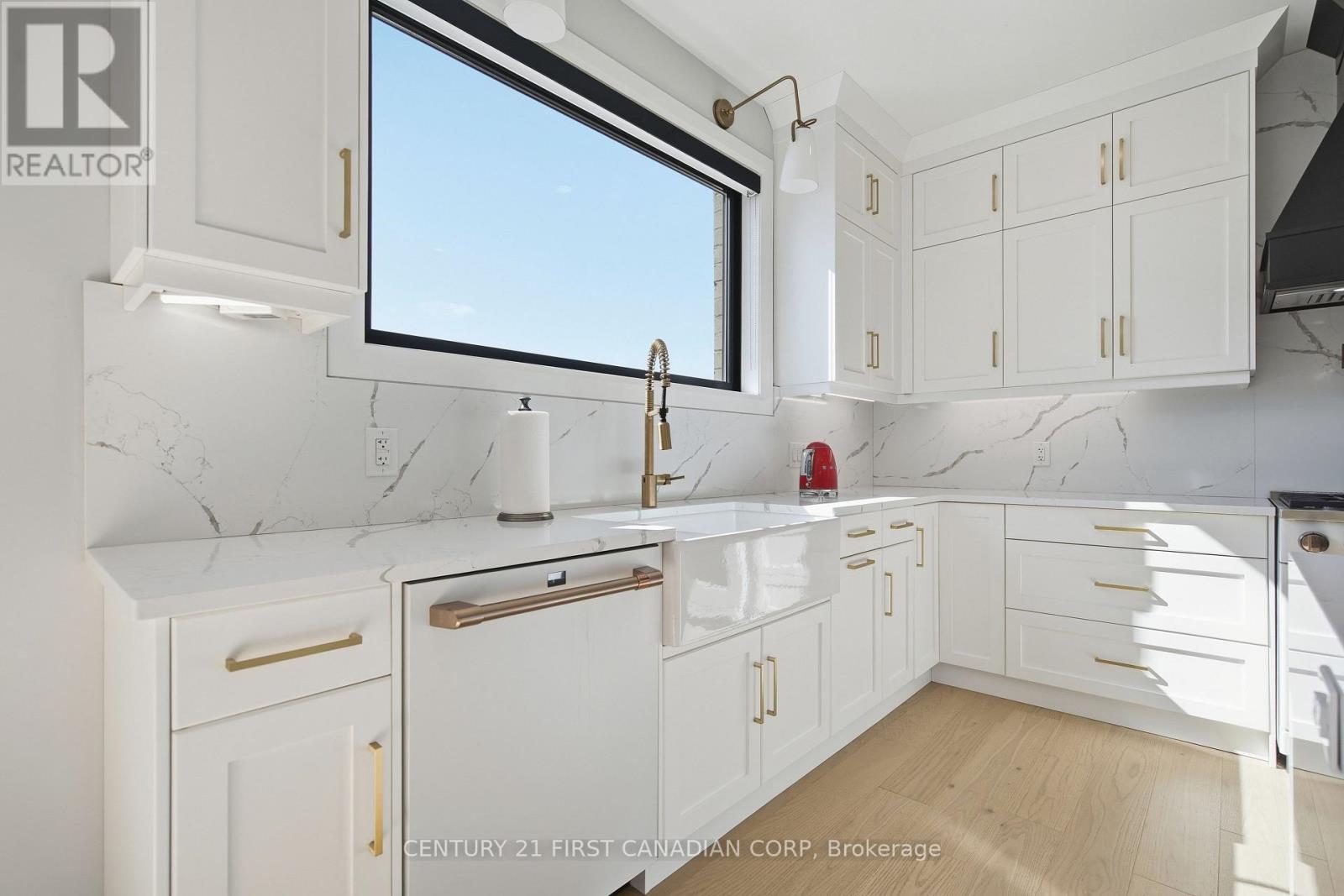 For Sale: 7129 SILVER CREEK CIRCLE, London South (South V), ON | 4 Bed, 3 Bath House for $295,000. See 26 photos!