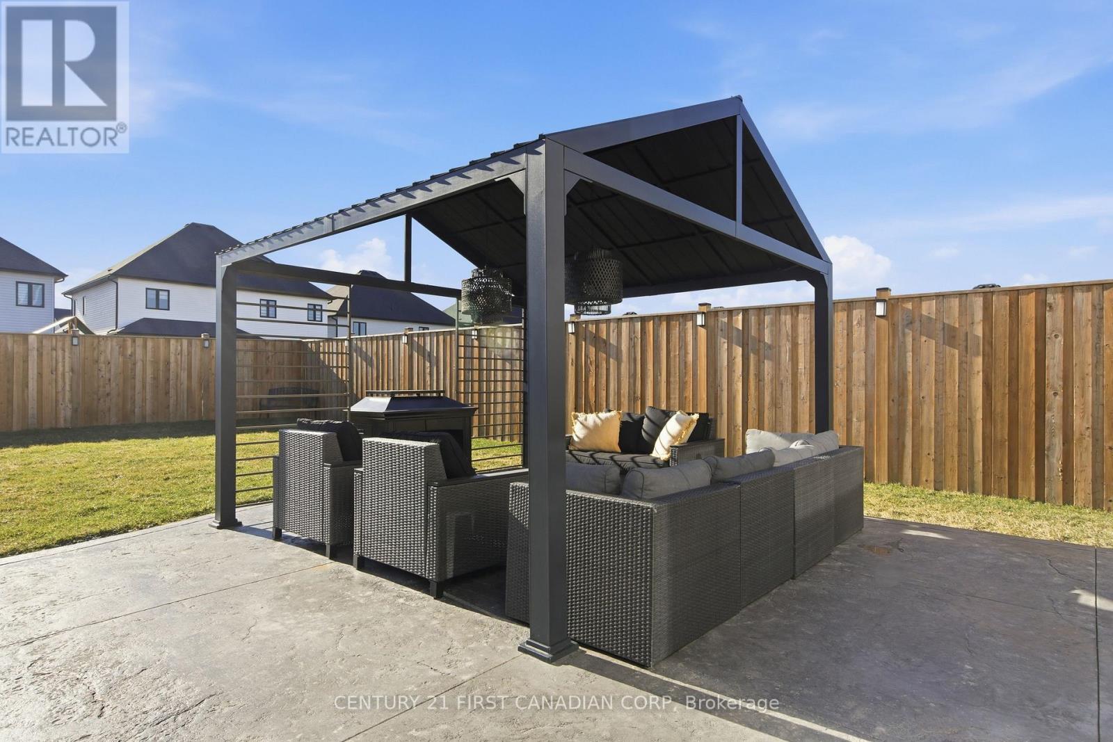 For Sale: 7129 SILVER CREEK CIRCLE, London South (South V), ON | 4 Bed, 3 Bath House for $295,000. See 26 photos!