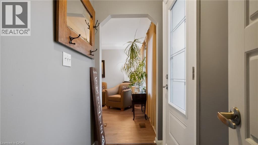 342 East 17th Street, Hamilton, Ontario  L9A 4M8 - Photo 4 - 40821275