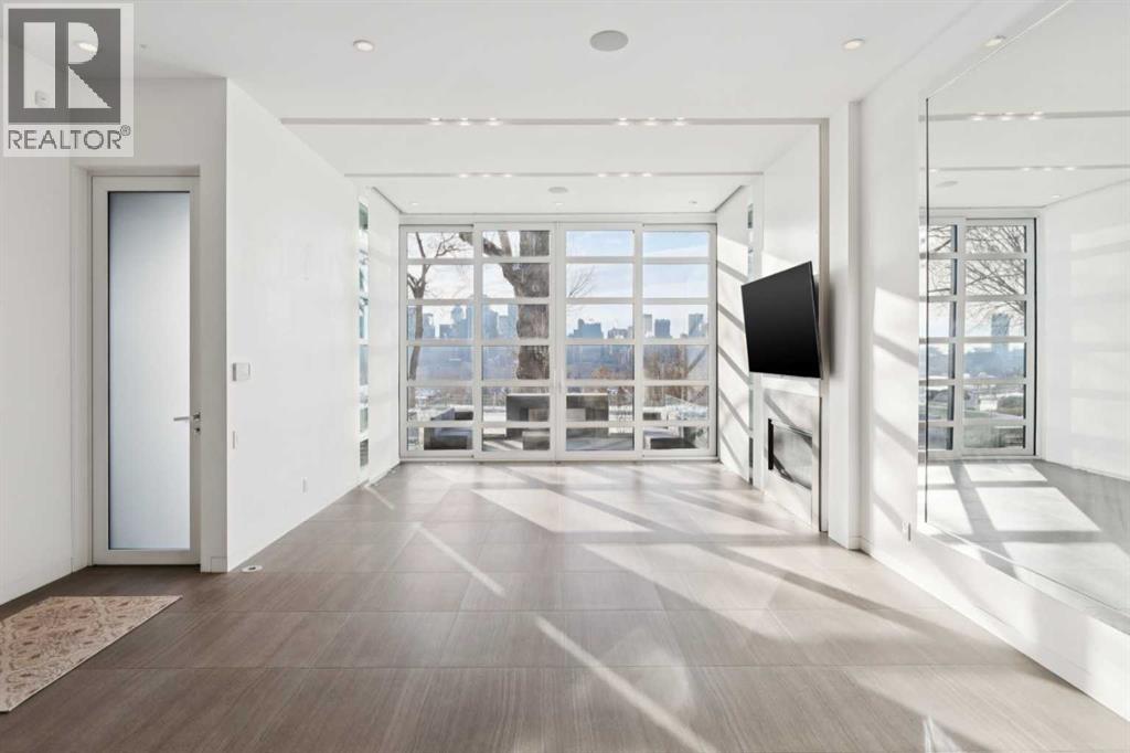 530 Crescent Road Nw, Calgary, Alberta  T2M 4A5 - Photo 3 - A2281135