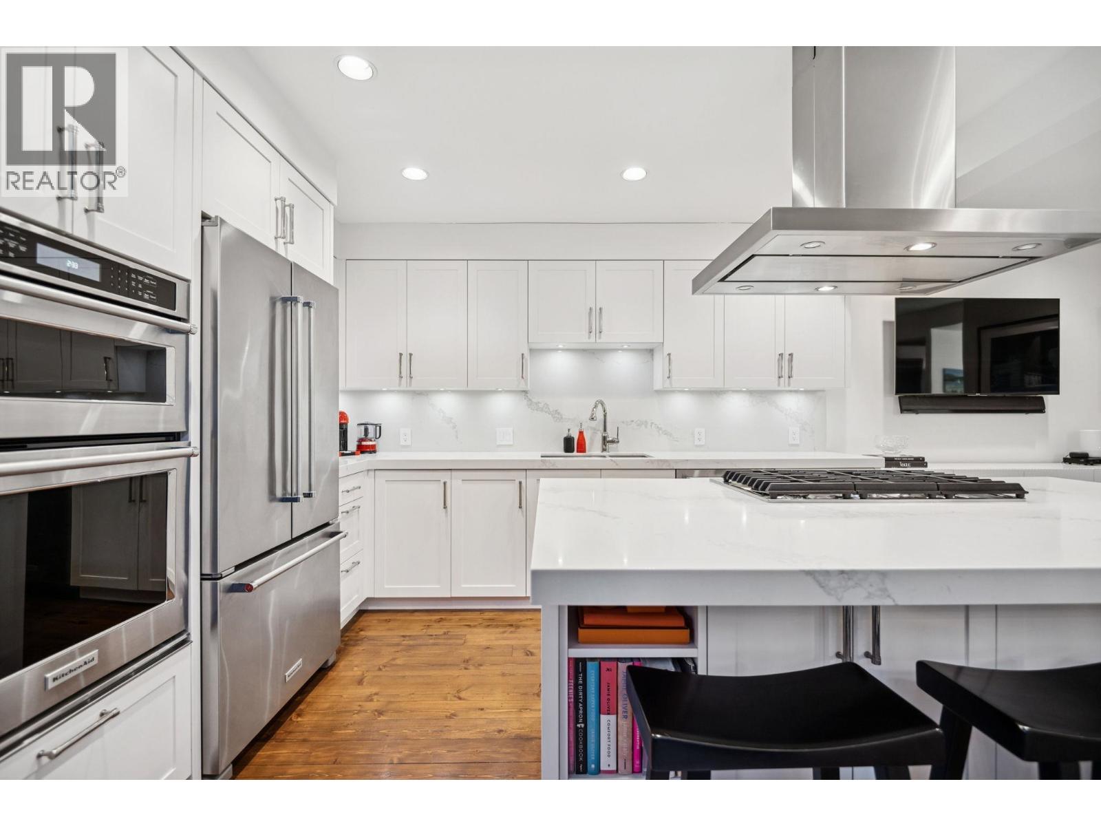 Listing Picture 10 of 37 : 3814 W 11 AVENUE, Vancouver / 溫哥華 - 魯藝地產 Yvonne Lu Group - MLS Medallion Club Member