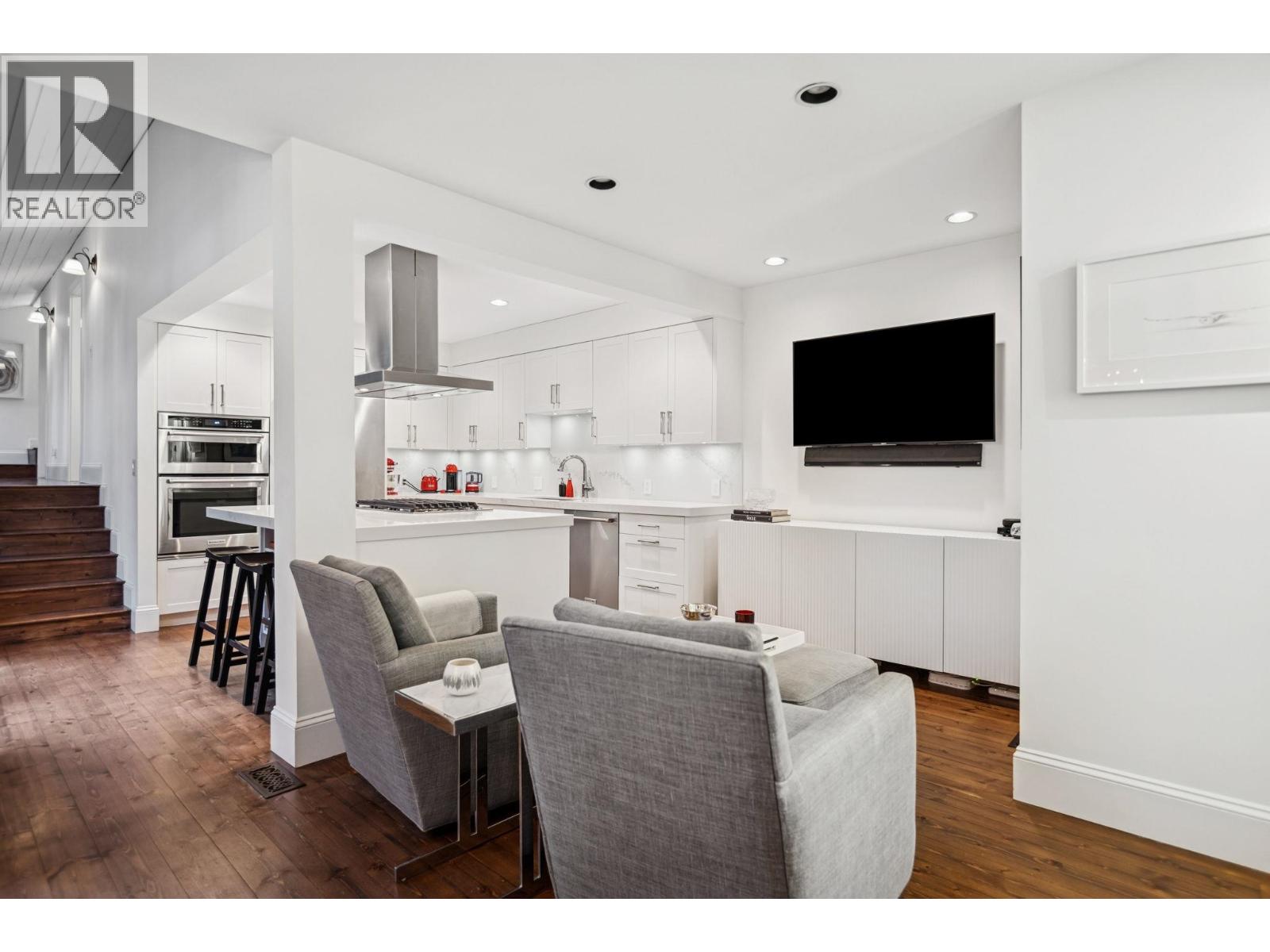 Listing Picture 14 of 37 : 3814 W 11 AVENUE, Vancouver / 溫哥華 - 魯藝地產 Yvonne Lu Group - MLS Medallion Club Member