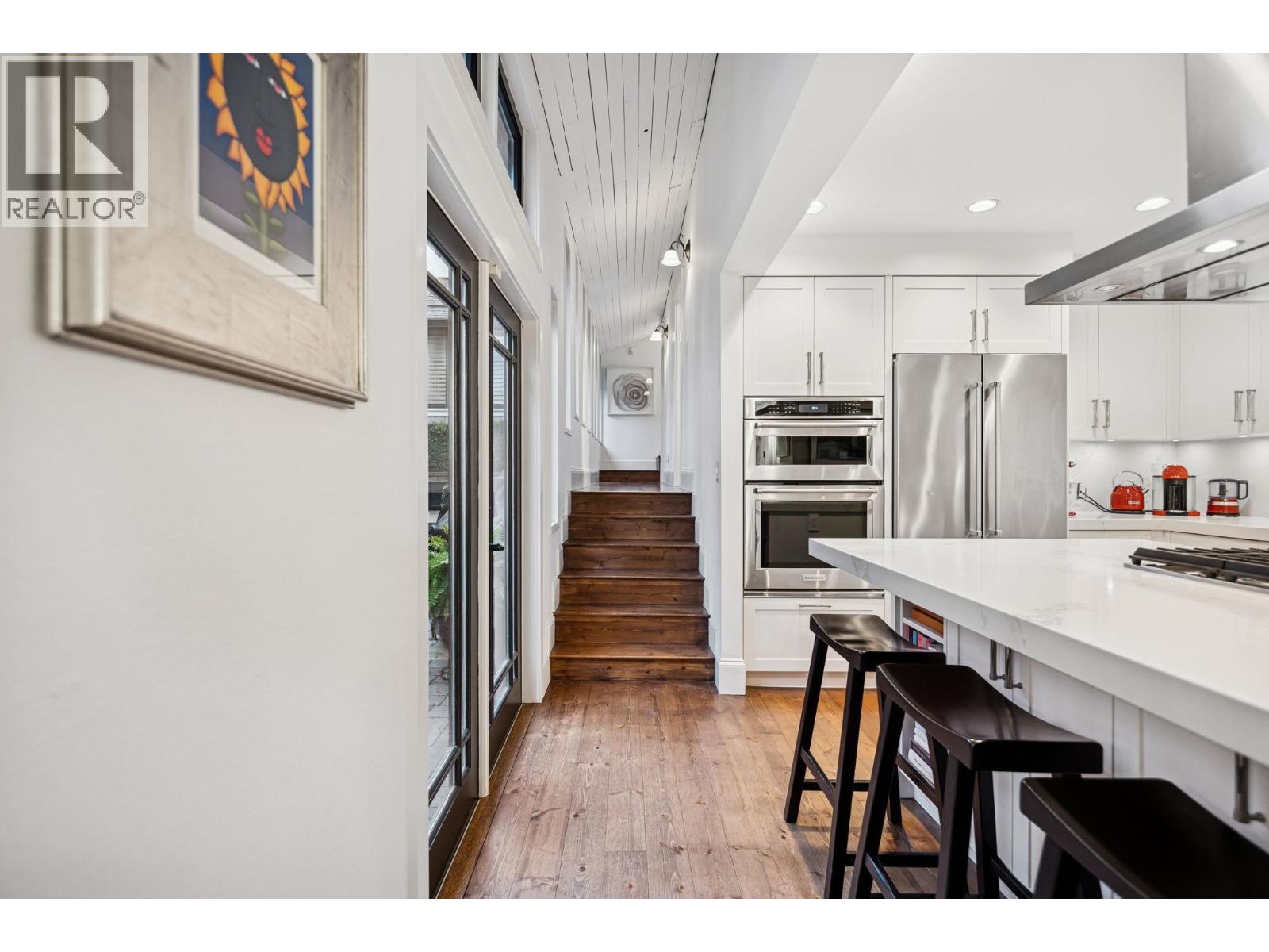 Listing Picture 15 of 37 : 3814 W 11 AVENUE, Vancouver / 溫哥華 - 魯藝地產 Yvonne Lu Group - MLS Medallion Club Member