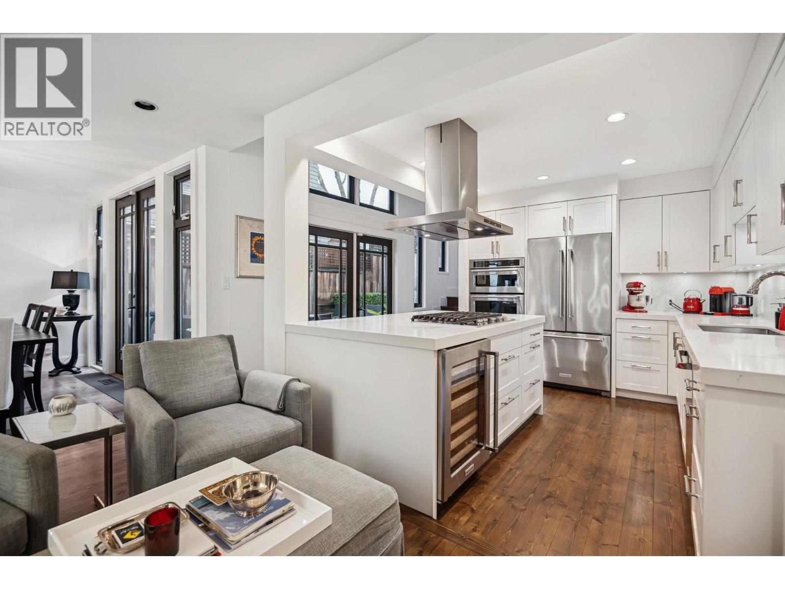 Listing Picture 9 of 37 : 3814 W 11 AVENUE, Vancouver / 溫哥華 - 魯藝地產 Yvonne Lu Group - MLS Medallion Club Member