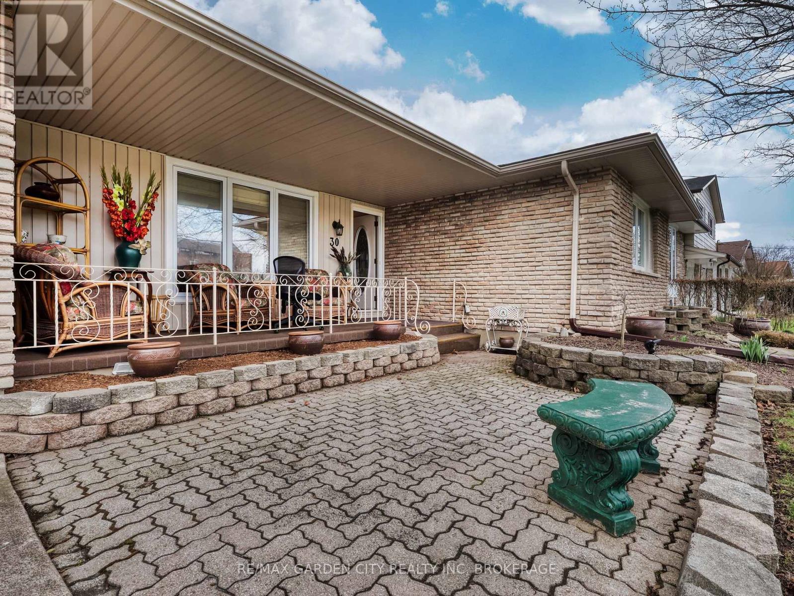 30 Glenview Avenue, St. Catharines, Ontario  L2N 2Z8 - Photo 3 - X13004036