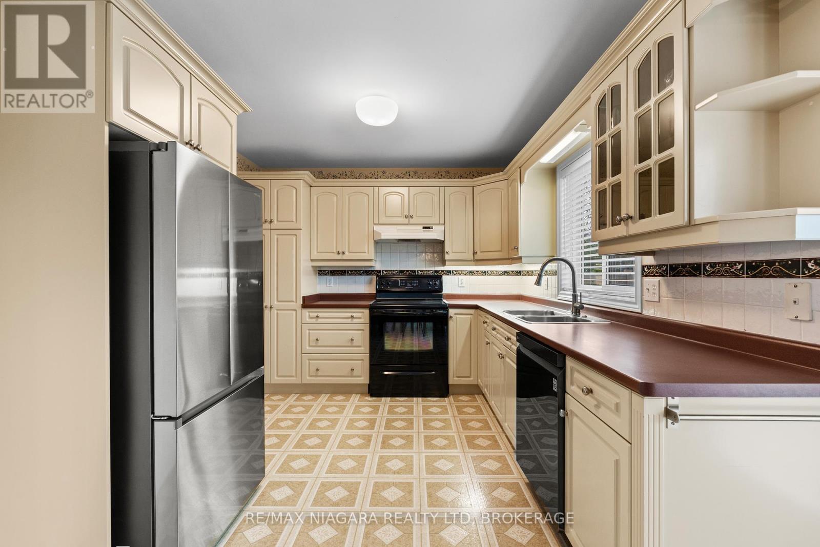 12 Oak Drive, Niagara-On-The-Lake, Ontario  L0S 1J0 - Photo 11 - X13004102