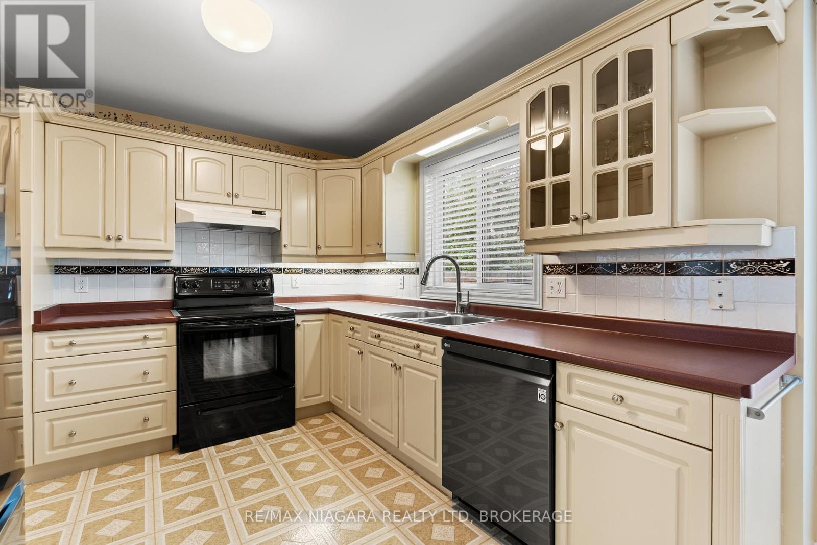 12 Oak Drive, Niagara-On-The-Lake, Ontario  L0S 1J0 - Photo 12 - X13004102