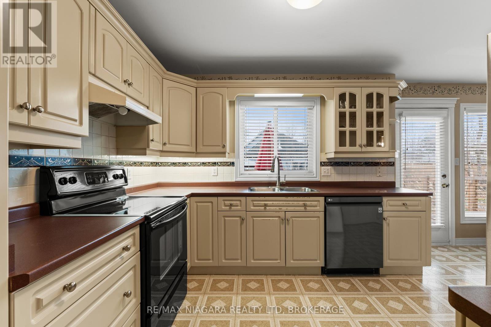 12 Oak Drive, Niagara-On-The-Lake, Ontario  L0S 1J0 - Photo 13 - X13004102