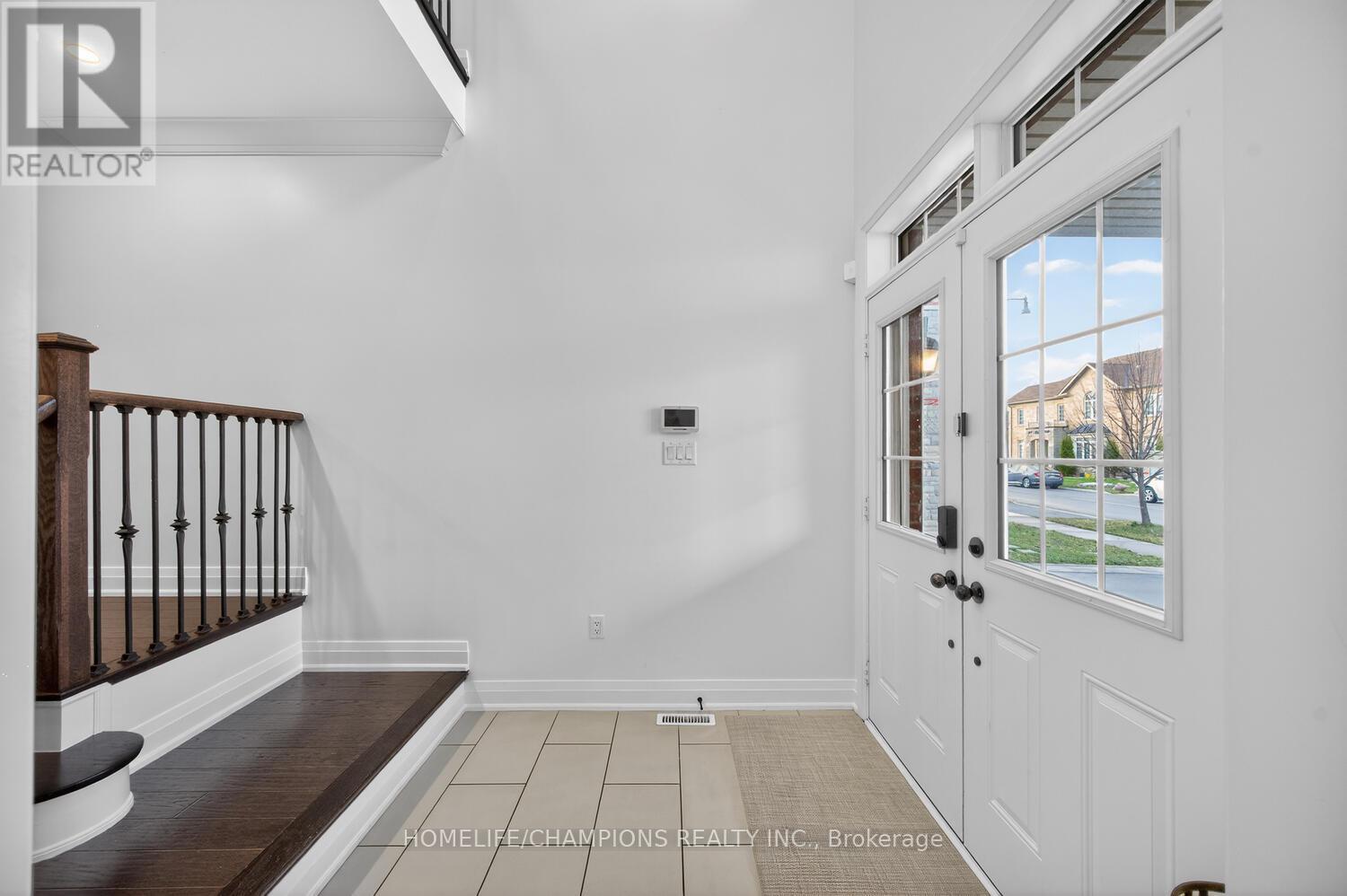 36 Truro Circle, Brampton, Ontario  L7A 4E6 - Photo 5 - W12998612