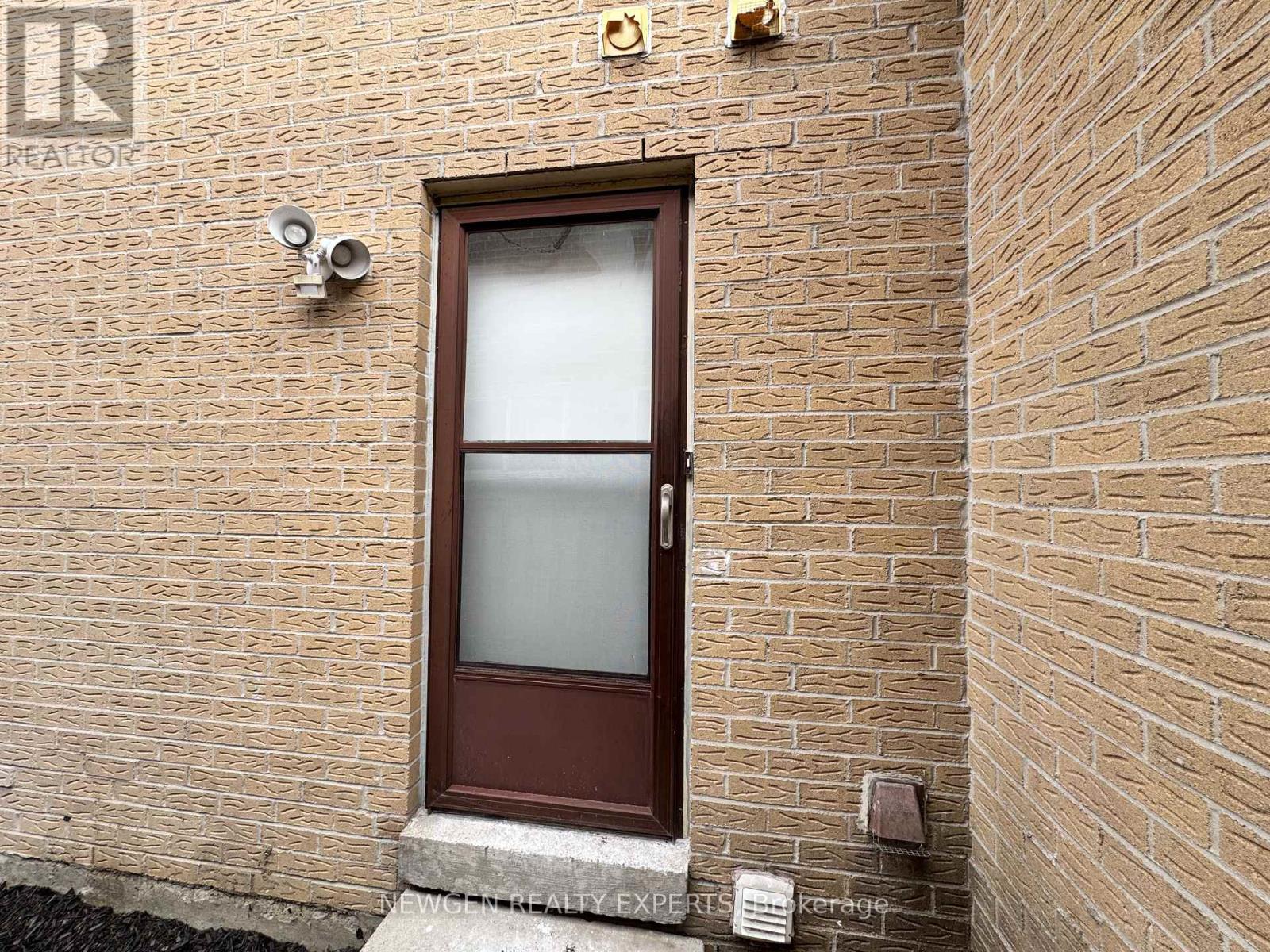 BSMNT - 62 CANMORE BOULEVARD, Toronto, Ontario