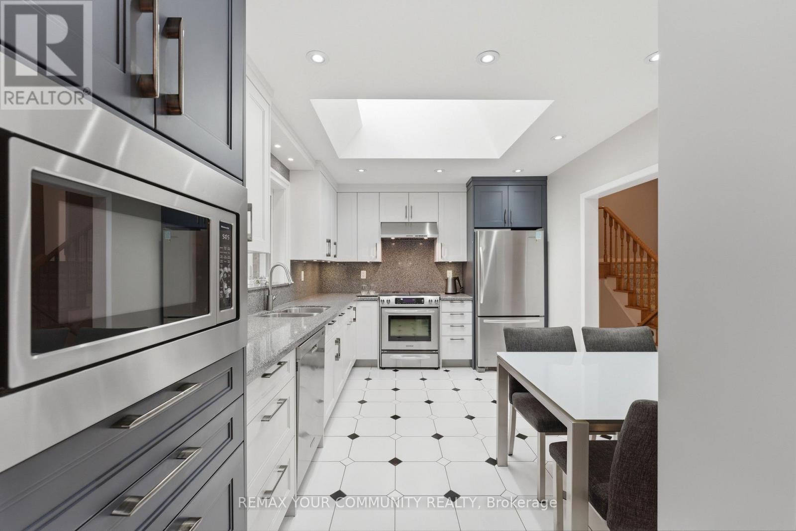 22 Marathon Crescent, Toronto, Ontario  M2R 2L7 - Photo 11 - C13003654