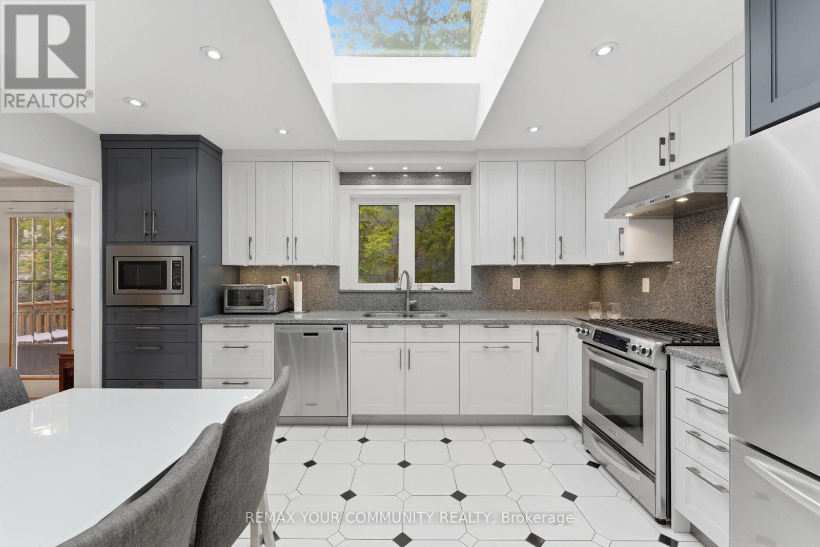 22 Marathon Crescent, Toronto, Ontario  M2R 2L7 - Photo 10 - C13003654